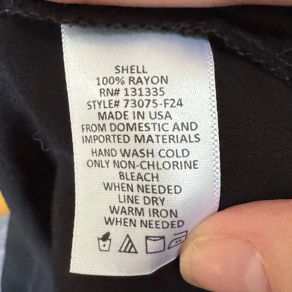 NWOT Socialite Black Off the Shoulder Crochet Lace Top Blouse. - Picture 8 of 8